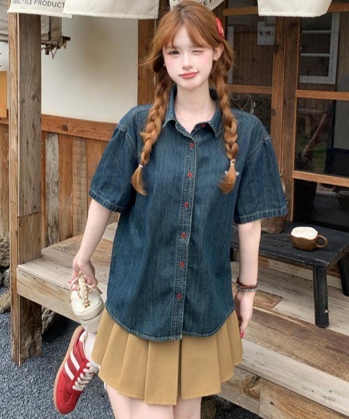 FAVORITO(ファヴォリート)の「デニムシャツ(シャツ/ブラウス・レディース・ライトブルー/ダークブルー・F)」の5枚目の写真