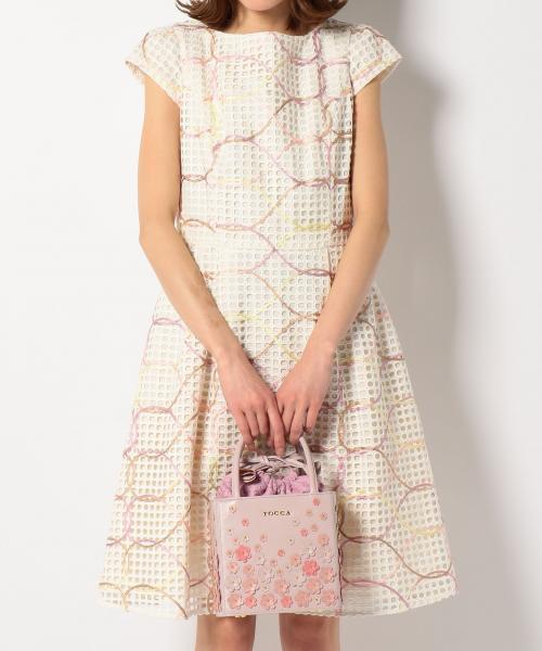 TOCCA（トッカ）の「FLOWER DROP ハンドバッグ（ショルダーバッグ