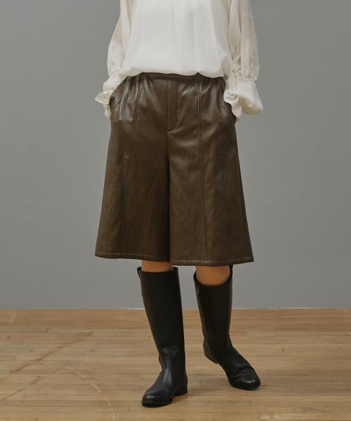 Nunc.(ヌンク)の「エコレザーハーフパンツ(その他パンツ・レディース・ブラック/ダークブラウン・38)」の1枚目の写真