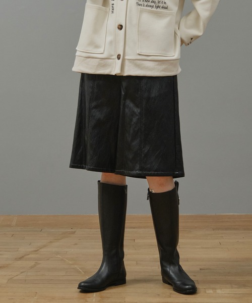 Nunc.(ヌンク)の「エコレザーハーフパンツ(その他パンツ・レディース・ブラック/ダークブラウン・38)」の2枚目の写真