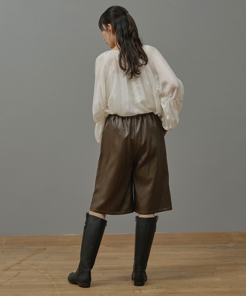 Nunc.(ヌンク)の「エコレザーハーフパンツ(その他パンツ・レディース・ブラック/ダークブラウン・38)」の6枚目の写真