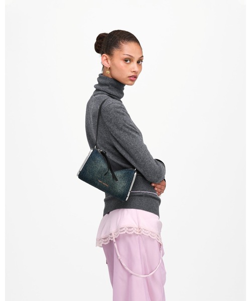 MARC JACOBS(マークジェイコブス)の「DENIM SCENE SMALL SHOULDER BAG/デニム シーン スモール ショルダー バッグ(ショルダーバッグ・レディース・インディゴブルー・ONE SIZE)」の3枚目の写真