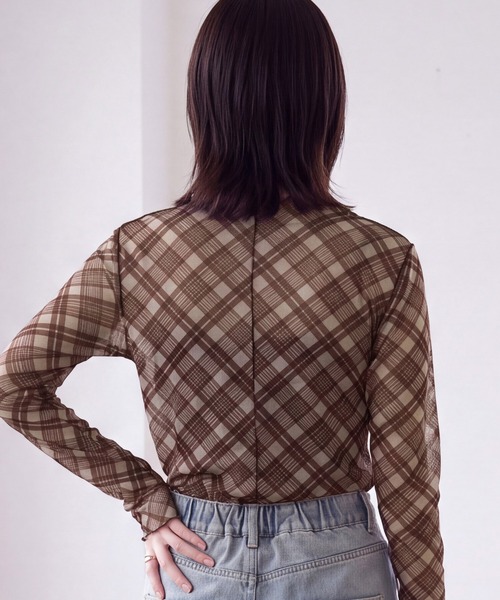 SELECT LEVERY(セレクトリベリー)の「シアーチェックプルオーバー(Tシャツ/カットソー・レディース・ブラック/ブラウン・MEDIUM)」の7枚目の写真