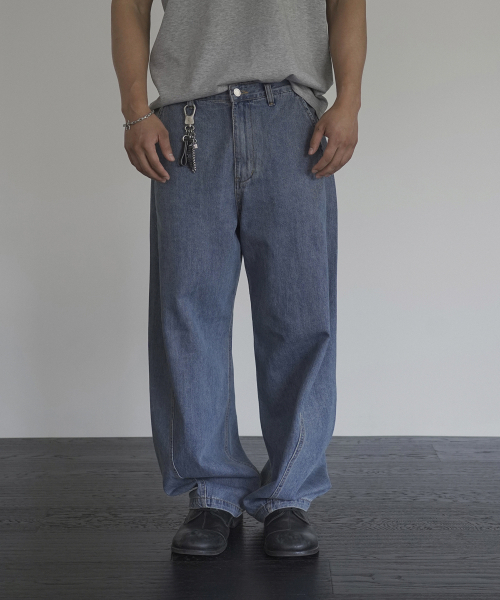 SIIIIDO(シド)の「SAM SUMMER CURVED LINE DENIM JEANS(LIGHT BLUE)(デニムパンツ・メンズ・その他・4/3)」の1枚目の写真