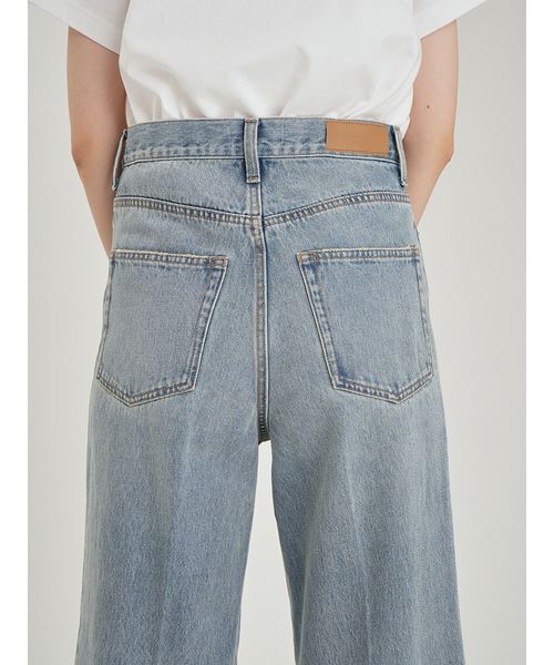 Mila Owen(ミラオーウェン)の「センタープレスワイドデニムパンツ(デニムパンツ・レディース・ベージュ/ライトブルー/ブルー・1/00/0)」の21枚目の写真