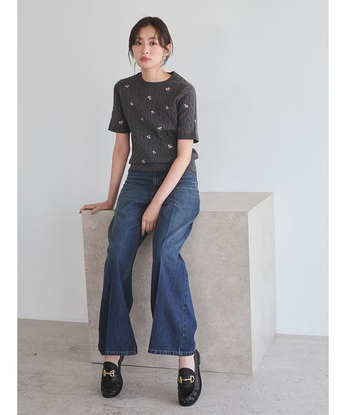 Mila Owen(ミラオーウェン)の「センタープレスワイドデニムパンツ(デニムパンツ・レディース・ベージュ/ライトブルー/ブルー・1/00/0)」の4枚目の写真