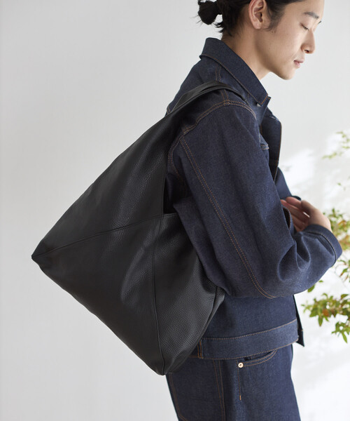 Firsthand（ファーストハンド）の「Firsthand/ファーストハンド Leather Triangle Marche Bag / トライアングルマルシェ / レザートート / 撥水レザー（トートバッグ・メンズ・ブラック・ONE SIZE）」の3枚目の写真
