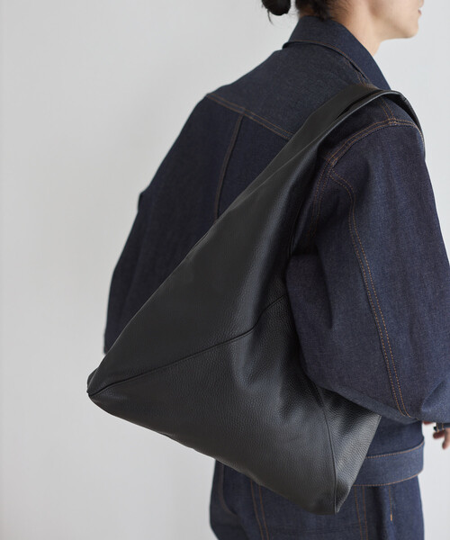 Firsthand（ファーストハンド）の「Firsthand/ファーストハンド Leather Triangle Marche Bag / トライアングルマルシェ / レザートート / 撥水レザー（トートバッグ・メンズ・ブラック・ONE SIZE）」の5枚目の写真