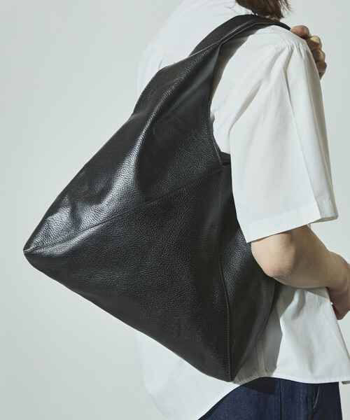 Firsthand（ファーストハンド）の「Firsthand/ファーストハンド Leather Triangle Marche Bag / トライアングルマルシェ / レザートート / 撥水レザー（トートバッグ・メンズ・ブラック・ONE SIZE）」の13枚目の写真