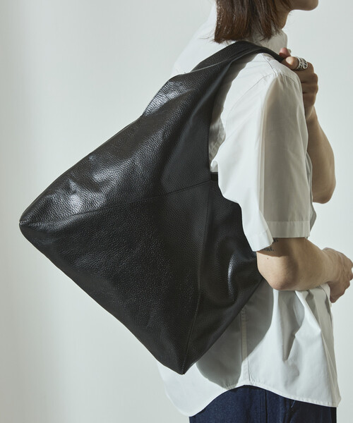 Firsthand（ファーストハンド）の「Firsthand/ファーストハンド Leather Triangle Marche Bag / トライアングルマルシェ / レザートート / 撥水レザー（トートバッグ・メンズ・ブラック・ONE SIZE）」の14枚目の写真