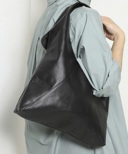 Firsthand（ファーストハンド）の「Firsthand/ファーストハンド Leather Triangle Marche Bag / トライアングルマルシェ / レザートート / 撥水レザー（トートバッグ・メンズ・ブラック・ONE SIZE）」の21枚目の写真