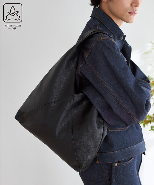 Firsthand（ファーストハンド）の「Firsthand/ファーストハンド Leather Triangle Marche Bag / トライアングルマルシェ / レザートート / 撥水レザー（トートバッグ・メンズ・ブラック・ONE SIZE）」の2枚目の写真