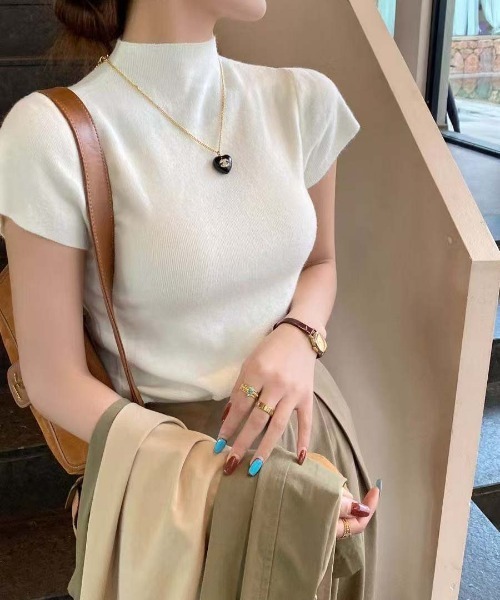 gossip!ロサンゼルス(ゴシップロサンゼルス)の「ハーフネック 半袖ニットトップス レディース タイトシルエット 細見え きれいめインナー 春夏秋 ベーシック(Tシャツ/カットソー・レディース・ブラウン/ブラック/ダークグレー/ホワイト・FREE)」の10枚目の写真