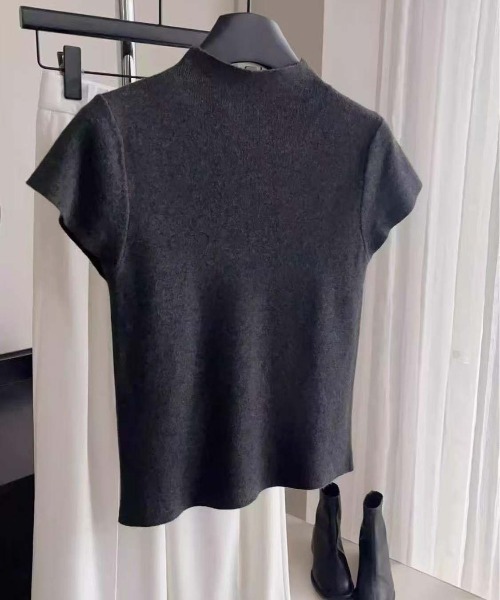 gossip!ロサンゼルス(ゴシップロサンゼルス)の「ハーフネック 半袖ニットトップス レディース タイトシルエット 細見え きれいめインナー 春夏秋 ベーシック(Tシャツ/カットソー・レディース・ブラウン/ブラック/ダークグレー/ホワイト・FREE)」の16枚目の写真