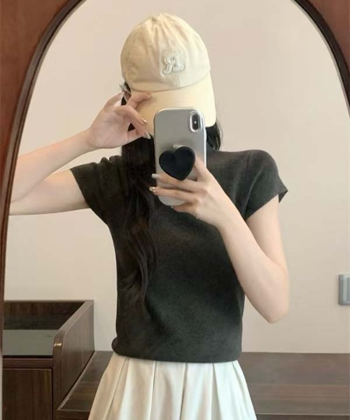 gossip!ロサンゼルス(ゴシップロサンゼルス)の「ハーフネック 半袖ニットトップス レディース タイトシルエット 細見え きれいめインナー 春夏秋 ベーシック(Tシャツ/カットソー・レディース・ブラウン/ブラック/ダークグレー/ホワイト・FREE)」の19枚目の写真