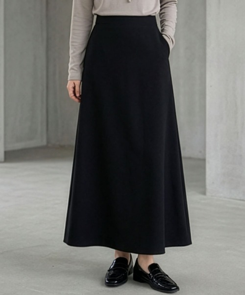 LOWO(ロワ)の「【S~2Lサイズ展開】フレアロングスカート(スカート・レディース・ブラック/チャコールグレー/ブラウン・S/L/M/2L)」の2枚目の写真