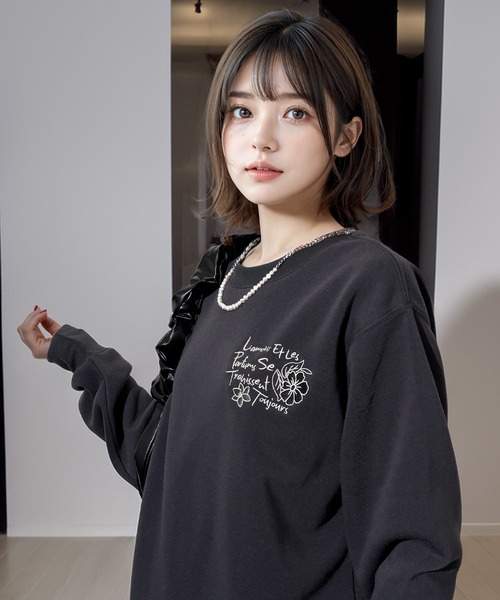 Chandelier(シャンデリア)の「ワンポイント刺繍 ふんわり裏起毛ゆったりスウェットトレーナー(スウェット・レディース・ホワイト系/ホワイト系2/ブラック系3/杢グレー/ブラック/ブラック系/ブラック系1/ブラック系2/ホワイト系1・L/LL/M)」の7枚目の写真