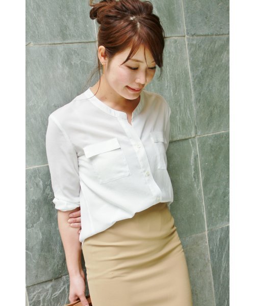 FIGARO Paris(フィガロパリ)の「パウダーツイルポケットツキシャツ◆(シャツ/ブラウス・レディース・ホワイト/ネイビー・36/38)」の1枚目の写真