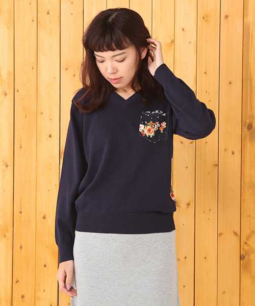 RODEO CROWNS WIDE BOWL（ロデオクラウンズワイドボウル）の「フラワー ニット トップス（ニット/セーター・レディース・トップグレー/オフホワイト/カモフラージュ/ネイビー・SMALL/MEDIUM）」の3枚目の写真