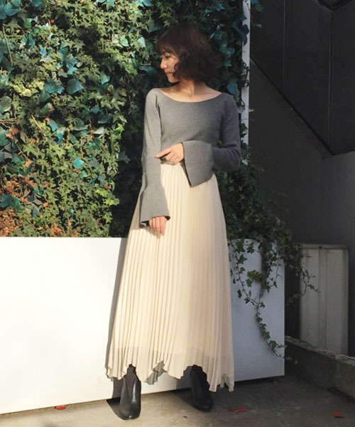 MERCURYDUO（マーキュリーデュオ）の「シャイニーアコーディオンプリーツスカート（スカート・レディース・オフホワイト/ベビーピンク/キャメル・FREE）」の2枚目の写真