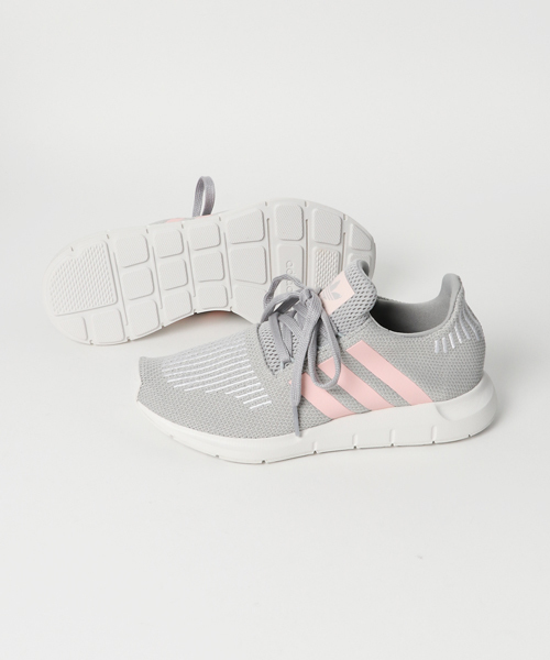 adidas（アディダス）の「オリジナルス スウィフト [SWIFTRUN W]（スニーカー・レディース・グレー系その他/ホワイト・25.0cm/22.5cm/24.5cm/25.5cm/24.0cm/22.0cm/23.0cm/23.5cm）」の3枚目の写真