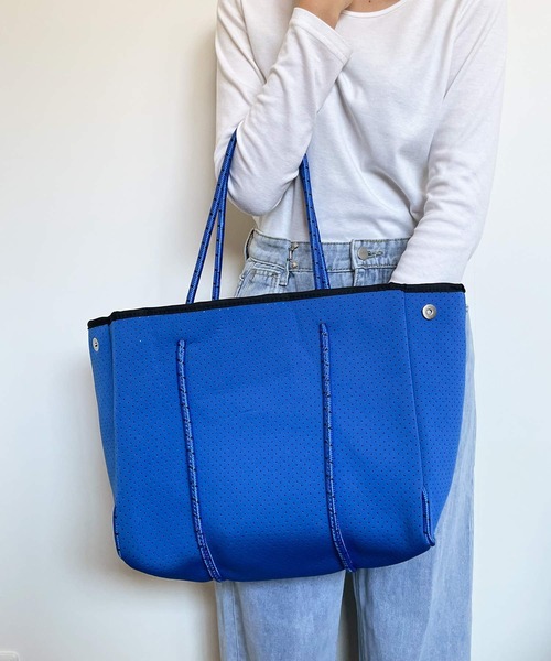 shopnikoniko（ショップニコニコ）の「ネオプレン トートバッグ 大容量（トートバッグ・レディース・ホワイト/ライトグレー/ブラック/ネイビー/グレー/ブルー・フリー）」の6枚目の写真