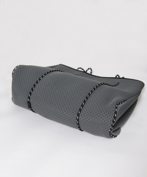 shopnikoniko（ショップニコニコ）の「ネオプレン トートバッグ 大容量（トートバッグ・レディース・ホワイト/ライトグレー/ブラック/ネイビー/グレー/ブルー・フリー）」の19枚目の写真