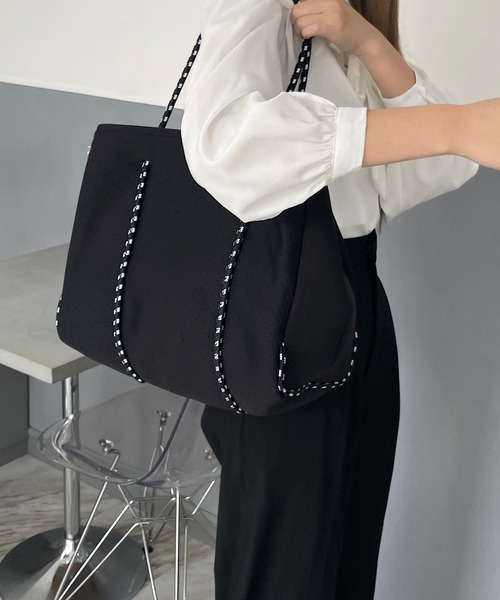 shopnikoniko（ショップニコニコ）の「ネオプレン トートバッグ 大容量（トートバッグ・レディース・ホワイト/ライトグレー/ブラック/ネイビー/グレー/ブルー・フリー）」の7枚目の写真