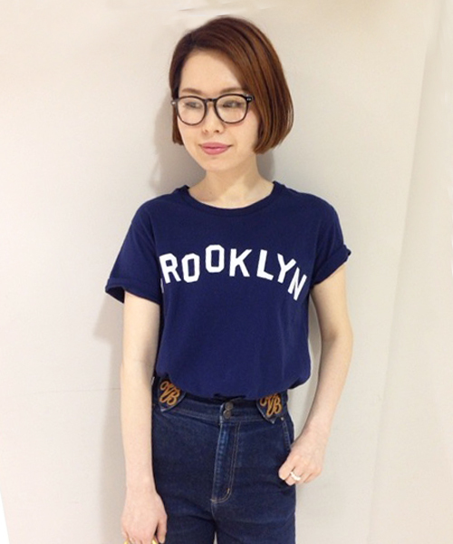 Another Edition（アナザーエディション）の「AE BROOKLYN T　Я（Tシャツ/カットソー・レディース・ホワイト/ライトグレー/ネイビー・フリー）」の3枚目の写真