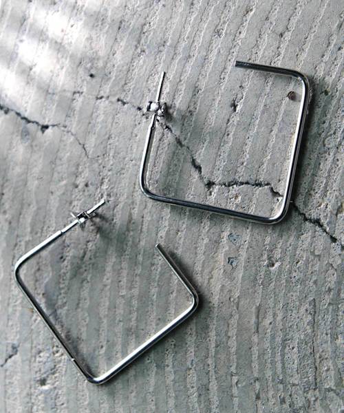 YArKA(ヤーカ)の「【YArKA/ヤーカ】silver925 simple square pierce/シンプルスクエアピアス シルバー925(ピアス(両耳用)・レディース・シルバー・FREE)」の2枚目の写真