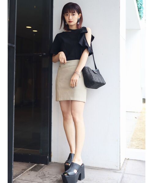 EMODA(エモダ)の「カッティングハイバルキーヒール(サンダル・レディース・ブラック/ベージュ/ブラウン・SMALL/MEDIUM/LARGE)」の15枚目の写真