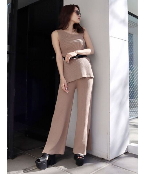 EMODA(エモダ)の「カッティングハイバルキーヒール(サンダル・レディース・ブラック/ベージュ/ブラウン・SMALL/MEDIUM/LARGE)」の7枚目の写真