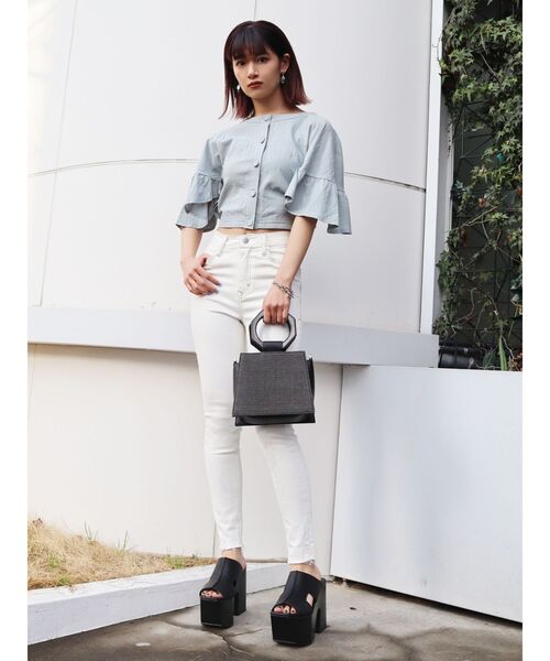 EMODA(エモダ)の「カッティングハイバルキーヒール(サンダル・レディース・ブラック/ベージュ/ブラウン・SMALL/MEDIUM/LARGE)」の5枚目の写真