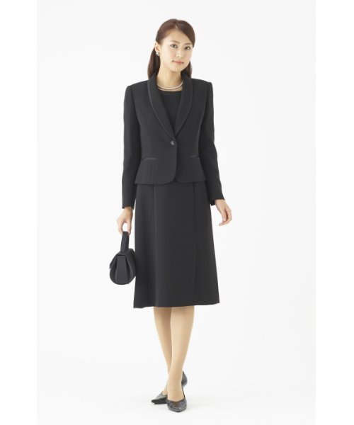 MONOIR(モノワール)の「濃染加工アンサンブル(ジャケットワンピース)(アンサンブル・レディース・ブラック・13号/17号/15号/11号/9号)」の3枚目の写真
