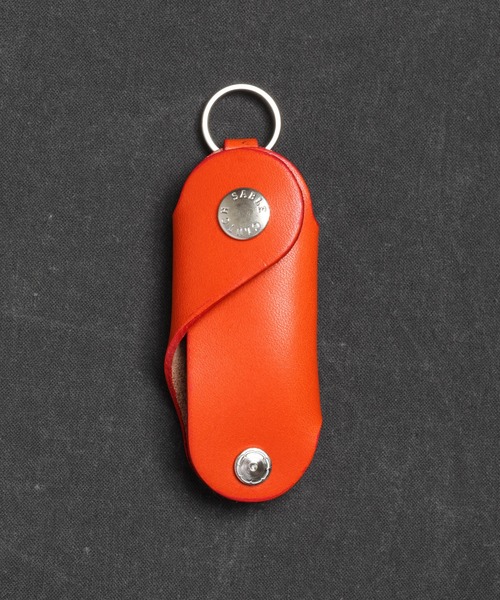 SABLE CLUTCH(セーブルクラッチ)の「ONE HOOK KEY CASE - 栃木レザー(キーケース/キーアクセサリー・レディース・ブラック/ネイビー/ブラウン/レッド/オレンジ/グリーン/ライトブラウン・ONE SIZE)」の7枚目の写真