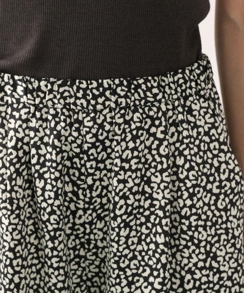 LOWRYS FARM（ローリーズファーム）の「サテンイージーパンツ　894666（その他パンツ・レディース・オレンジ/グリーン/アイボリー/ブラック系その他/チャコールグレー・FREE）」の18枚目の写真