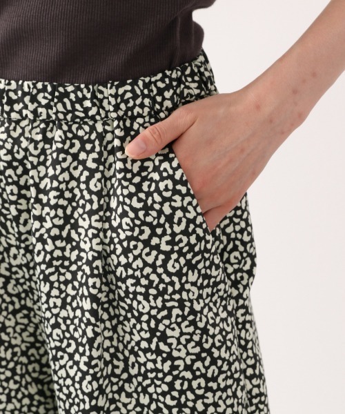 LOWRYS FARM（ローリーズファーム）の「サテンイージーパンツ　894666（その他パンツ・レディース・オレンジ/グリーン/アイボリー/ブラック系その他/チャコールグレー・FREE）」の17枚目の写真