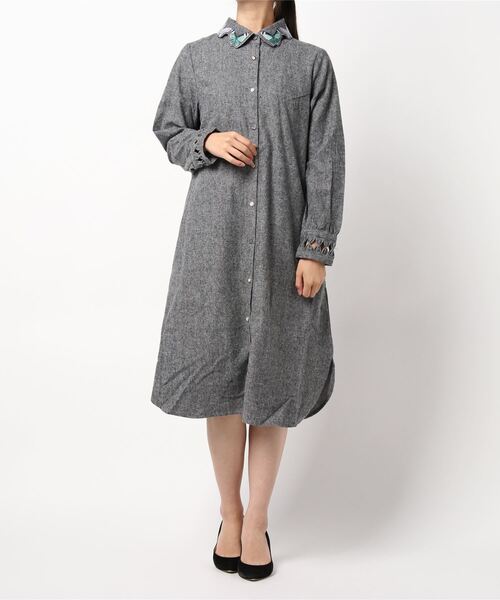 iS ScoLar（イズスカラー）の「蝶刺繍襟シャツワンピース（シャツ  