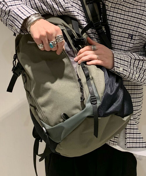 FREDY MAC（フレディーマック）の「FREDYMAC コンパクトデイパック（バックパック/リュック・メンズ・ブラック/カーキ・FREE）」の20枚目の写真