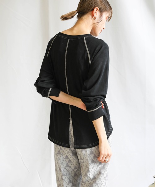 select MOCA(セレクトモカ)の「2021 SS ランダムリブバックスリットリンキングラグラントップス(Tシャツ/カットソー・レディース・ブルー/アイボリー/ブラック・FREE)」の2枚目の写真