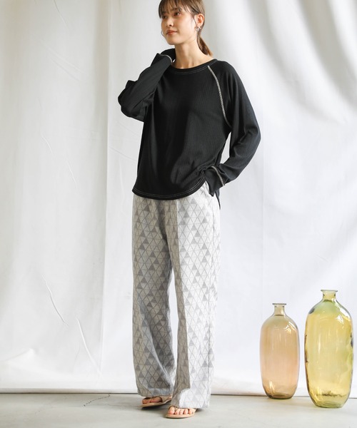 select MOCA(セレクトモカ)の「2021 SS ランダムリブバックスリットリンキングラグラントップス(Tシャツ/カットソー・レディース・ブルー/アイボリー/ブラック・FREE)」の4枚目の写真