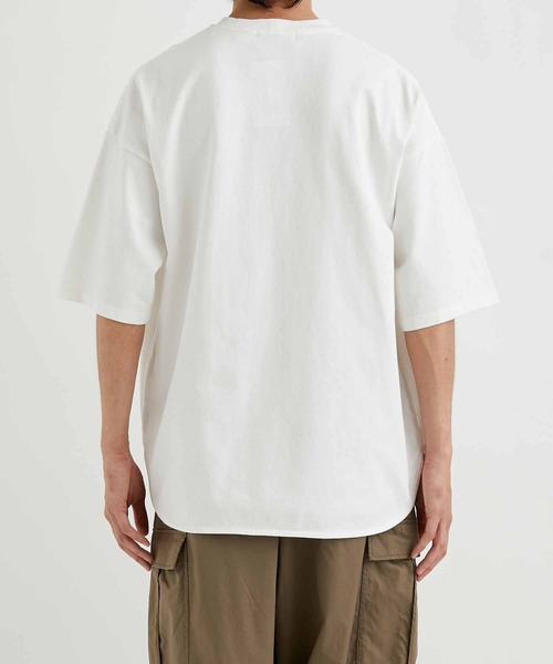 ADAM ET ROPE'（アダムエロペ）の「【USAコットン】ヘビーウェイト ビッグシルエット Tシャツ/ドロップショルダー（Tシャツ/カットソー・メンズ・ホワイト/ブラック/ベージュ・M/L）」の20枚目の写真