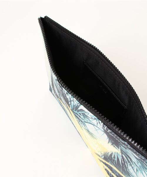 KENZO（ケンゾー）の「クラッチバッグ ‘Hawaian Graffity' Capsule High Summer（クラッチバッグ・メンズ・イエロー系その他・ONE SIZE）」の8枚目の写真