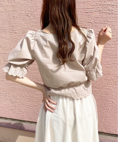 apres jour(アプレジュール)の「コットンレースドロストブラウス+キャミセット【ZOZOTOWN限定アイテム】(シャツ/ブラウス・レディース・ピンクベージュ/オフホワイト/ブラック・X-LARGE/フリー)」の5枚目の写真