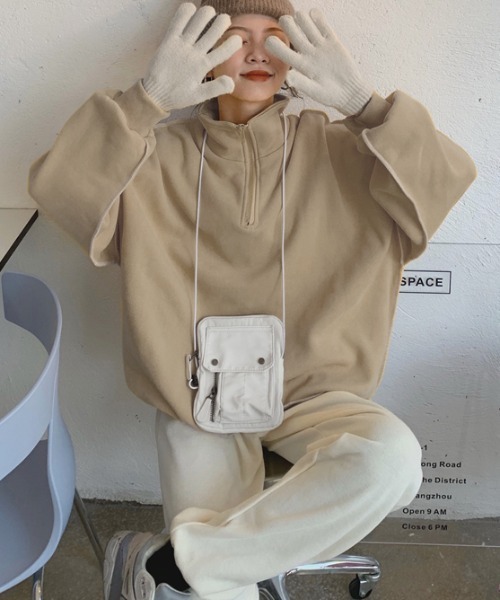 ABITOKYO（アビトーキョー）の「フロントジップ配色ステッチトレーナー（スウェット・レディース・イエロー/グリーン/モカ/ブラック/ピンクベージュ/ブラウン/ブルー/ボルドー/チャコールグレー/ベージュ・FREE）」の6枚目の写真