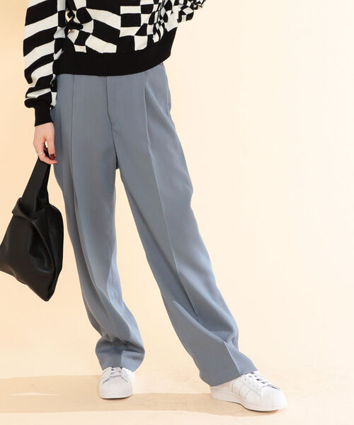 Ray BEAMS（レイビームス）の「Ray BEAMS / カルゼ 1タック テーパード パンツ（その他パンツ・レディース・オフホワイト/ライトブルー/ダークブラウン・1/0）」の5枚目の写真