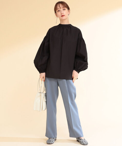 Ray BEAMS（レイビームス）の「Ray BEAMS / カルゼ 1タック テーパード パンツ（その他パンツ・レディース・オフホワイト/ライトブルー/ダークブラウン・1/0）」の9枚目の写真