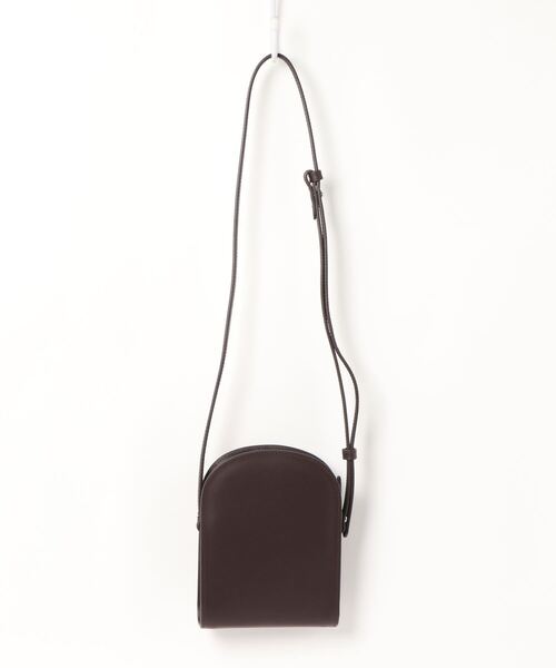 A.P.C.(アーペーセー)の「NECK POUCH DEMI-LUNE 21A(ポーチ・メンズ・ブラック/ブラウン系その他・ONESIZE)」の3枚目の写真