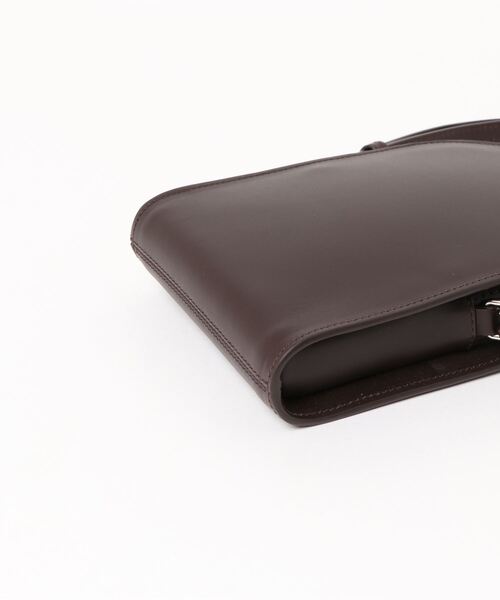 A.P.C.(アーペーセー)の「NECK POUCH DEMI-LUNE 21A(ポーチ・メンズ・ブラック/ブラウン系その他・ONESIZE)」の6枚目の写真