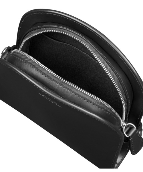 A.P.C.(アーペーセー)の「NECK POUCH DEMI-LUNE 21A(ポーチ・メンズ・ブラック/ブラウン系その他・ONESIZE)」の13枚目の写真